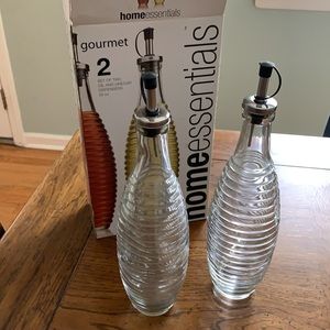 NIB Set of 2 Glass Oil & Vinegar Dispensers